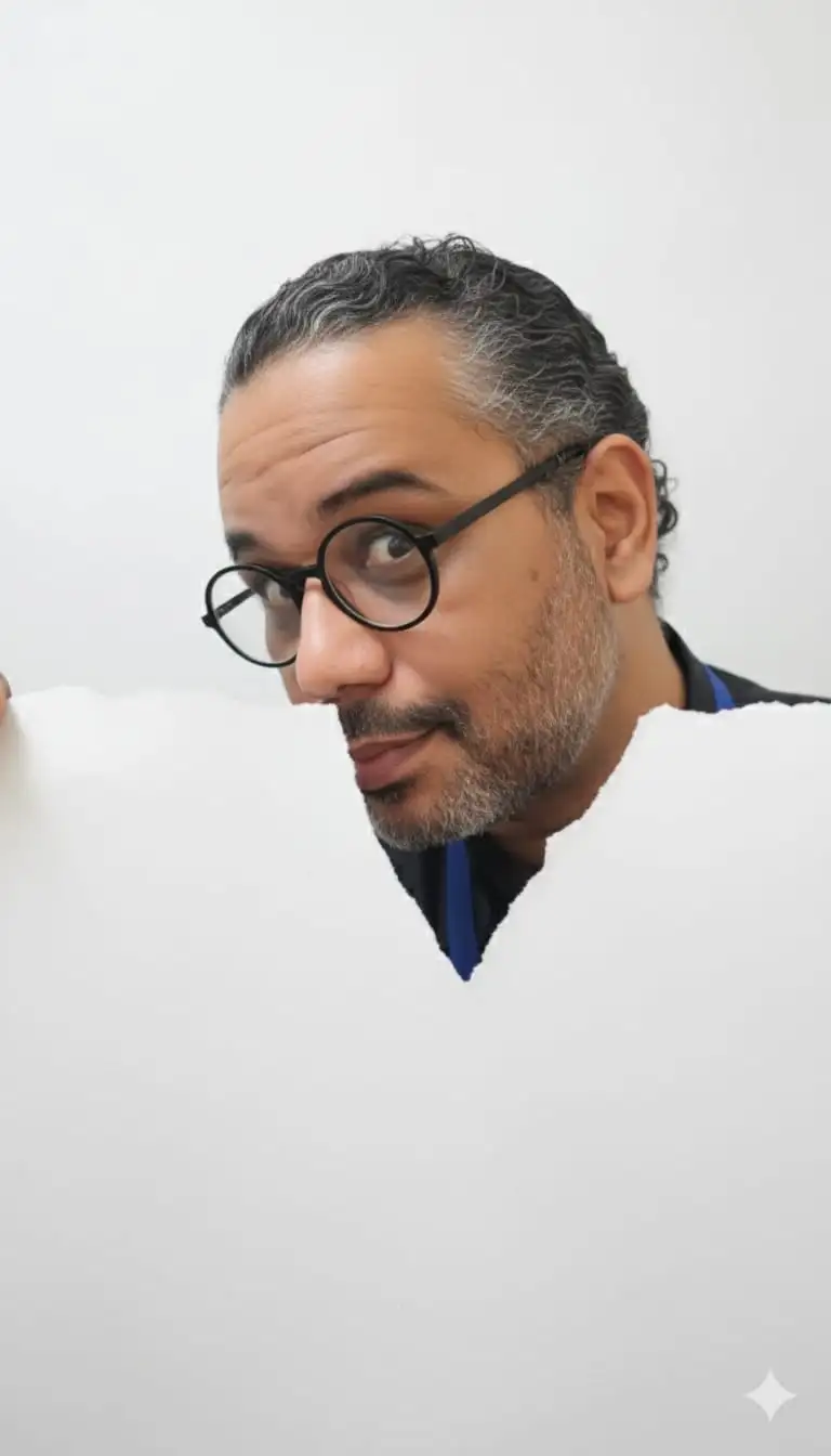 Crea una fotografía hiperrealista con una relación de aspecto de 3:4, tomada de lado con un objetivo gran angular con una apertura de f/1.4 para producir una profundidad de campo reducida y una distorsión de perspectiva pronunciada que realza el efecto de nariz grande en los objetos cercanos. A través de una hoja de papel blanca rasgada e inmaculada, del SUJETO ADJUNTO adorable y adorable se asoma de medio perfil, como si olfateara con curiosidad el objetivo de la cámara mientras lo miraba directamente con ojos grandes y encantadores, evocando una sensación de inocencia juguetona y calidez en una composición minimalista de alto contraste.