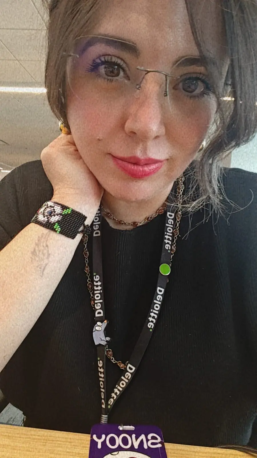 Ayudame en hacer una foto mía como este tipo: Minimalist profile portrait of a confident young man in a black turtleneck / of Your choice, clean studio background, square frame design, modern professional aesthetic, elegant soft lighting, sharp focus, editorial style, luxury branding look.clean sans-se font, stylish and balanced composition.